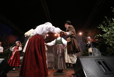 Treffpunkt der Letten aus aller Welt. Konzert der lettischen Chöre im Ausland, gemeinsames Singen, Tänze)