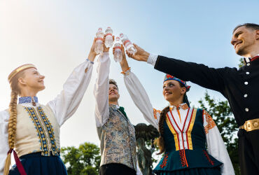 Minerālūdens “Mangaļi” uzstādīs depozīta punktus Dziesmu un Deju svētku norises vietās un nodrošinās dalībniekus ar vairāk nekā 200 000 litru ūdens